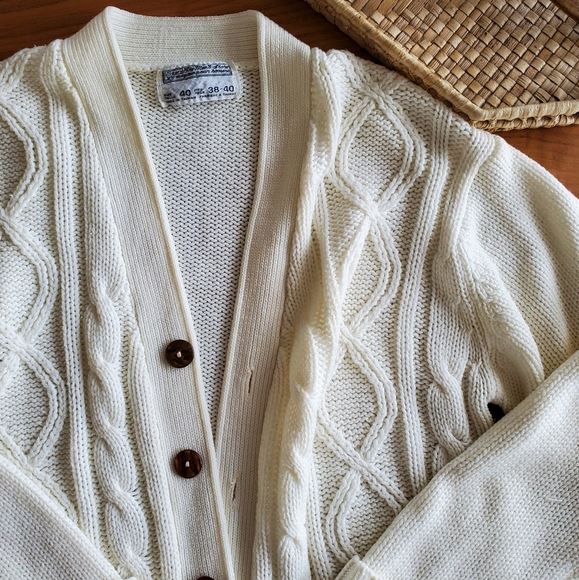 VINTAGE White Cable Knit Cardigan - Picture 6 of 6
